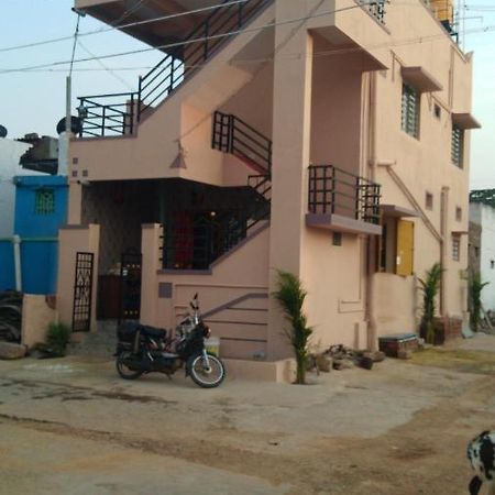 Druva Homestay Хампи Экстерьер фото